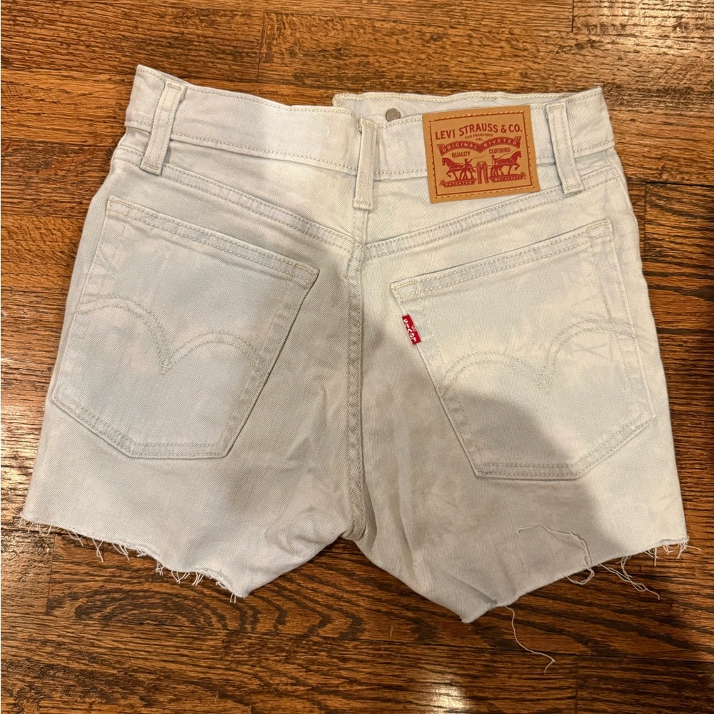 High Rise Light Denim Levi’s Shorts
